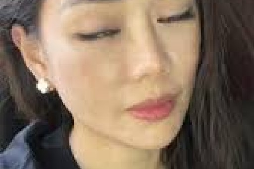 她是知名女星10年前拍戏中途意外怀孕今45岁孩子生父仍是谜