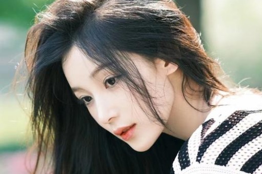 出轨风波后首现身宋宁峰被网友在无锡蠡湖公园偶遇带一双儿女